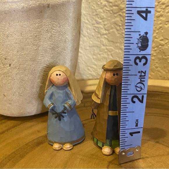 B. Lloyd figures 2007 nativity mary joseph faux carved wood - Picture 5 of 5